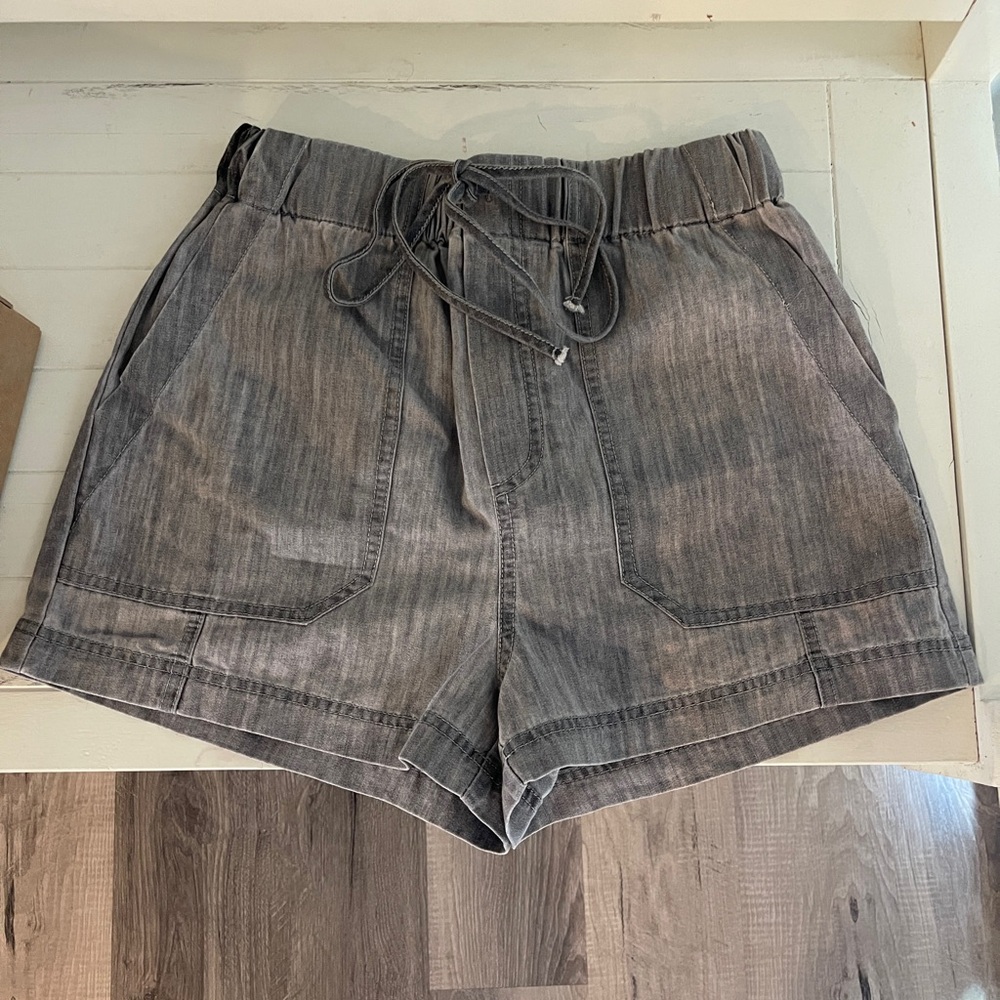 Women's Shorts- Size Small. Gray Wash.